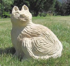 zahradní pískovcová dekorace z kamene kočka skladem