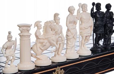 Šachy Římské černo-bílé plastové figurky