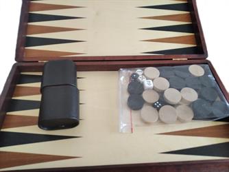 dřevěná stolní hra Backgammon dama+kostky mad