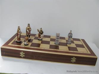stolní společenská hra šachy kamenné Anglie mad