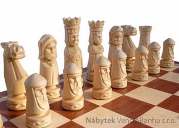 dřevěné šachy vyřezávané ZAMKOWE intarsja 106C mad